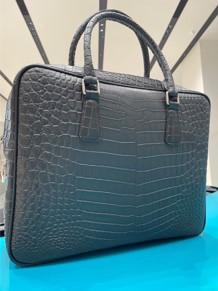 V5=3.2BNB 霸道总裁包1个+豹纹性感内衣一套(A配套)